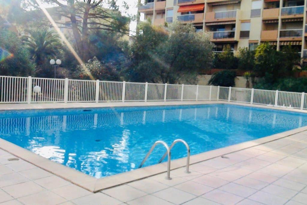 Studio Centre De Hyeres Pour 4 Personnes Piscine Et Tennis Kültér fotó